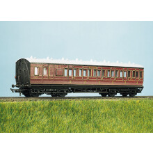 Parkside PC713 LMS 48 feet Suburban Coach Kit HO/OO Gauge