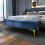 Banc de lit en velours bleu à pieds surélevés 3