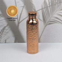 800-Ml-Wasserflasche Aus Kupferbeschichtetem Material, Rutschfester Silikonboden, Einhand-Öffnung, Gehämmertes Finish, Wärmeisolierend.