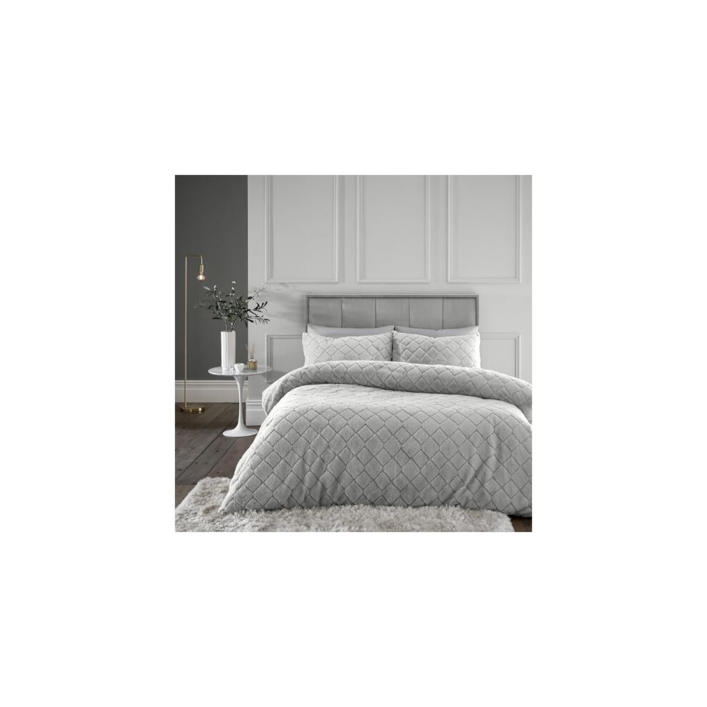 Catherine Lansfield Cosy Diamond Faux Fur Single Duvet Cover Set with Pillowcase Silver Grey - Image 2