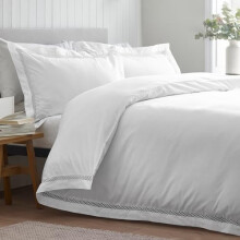 Catherine Lansfield Classic Lattice Lace Super King Duvet Cover Set with Pillowcases White