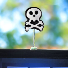 Fnyoxu Halloween autódekoráció lengő figura autódekoráció mozgó fejű figura autókonzolhoz autós kijelző panel asztali dekoráció