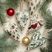 Gør-det-selv hjerte julekugle broderikit, begyndervenligt korsstingssæt med nåle og tråd