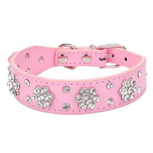 MOMKER Sött hundhalsband med bling bling strass diamantblommönster nitade läderhundhalsband passar små och medelstora katthalsband med klocka
