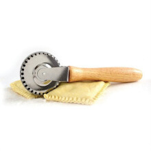 Crimper Taosráin agus Pasta Norpro, Roth Gearrtha agus Séalaithe