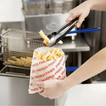 Bolsa grande impresa para papas fritas de 6" x 3/4" x 6 1/2" para fiestas en restaurantes.