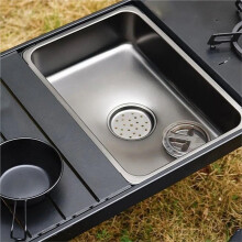 Draagbare Buitengootsteen met Grote Roestvrijstalen Afvoerbak, Wateropslag voor de Keuken en een Afvoerzeef voor de Afwas.