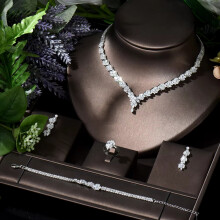 (1) Heißes verkaufendes 4-teiliges Halsketten- und Ohrringe-Set mit Zirkonia-Schmuckset für nigerianische Damen-Braut-Hochzeitsaccesso