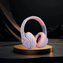 Casque Bluetooth sans fil pour le jeu et les études, doté d'oreillettes enveloppantes et d'une technologie de son surround immersive.