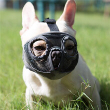 Monivärinen lyhytkuonoinen koiran kuono - säädettävä hengittävä verkkokuono bulldog-koiran puremiseen, pureskeluun, nuolemiseen ja