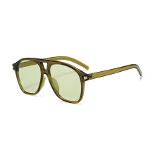 (Green)Modern Eyewear With Fullframe Structure And Uv Shield For Fashionforward Outdoor Style