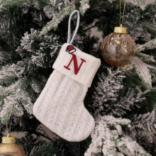Calcetín navideño con monograma de 7,8 pulgadas, calcetín navideño blanco de punto con inicial bordada, calcetines colgantes personalizados con