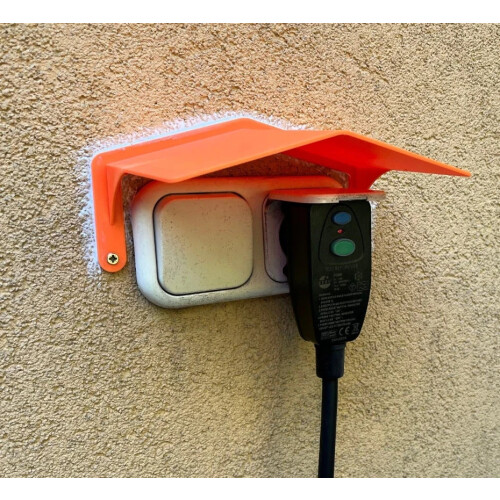 Rain Shield Cover for Outdoor Socket – Weatherproof Electrical Protector