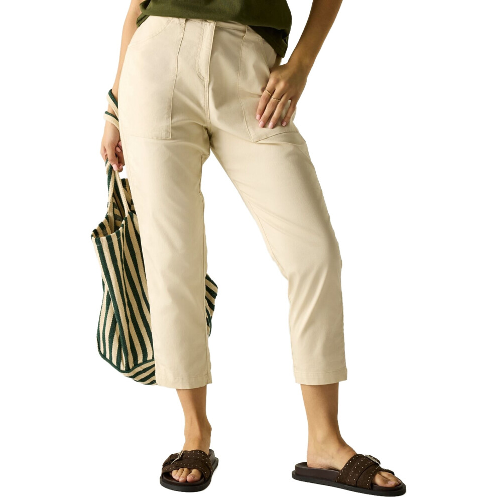 Regatta (20, Light Vanilla) Womens Shorebella Capri Chinos