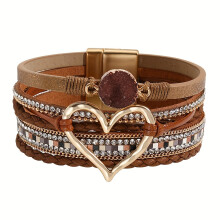 (Brown) Böhmisches magnetisches mehrschichtiges PU-Lederarmband mit übertriebenem Herzsteindetail – Statement-Stück mit breiten Manschette