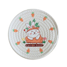 Handgemaakte gevlochten placemats, hittebestendig en antislip met konijnenprint, voor borden en drankjes, perfect voor etentjes.
