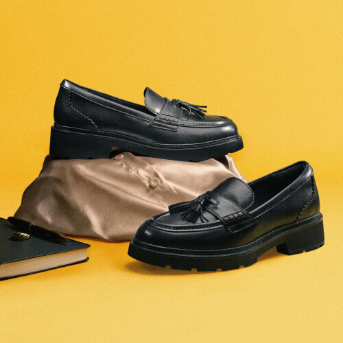 Clarks (Wide, 4 (Adults')) Lauryl Tassel Black Leather 1