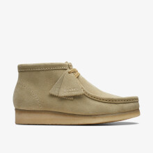 (Standard, 7.5 (Adults')) Wallabee Boot. Maple Suede