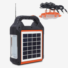 Sada solárneho generátora 4500 mAh s dvoma režimami nabíjania, solárnym panelom, nabíjaním cez USB, vstavaným FM rádiom a reproduktorom, čie