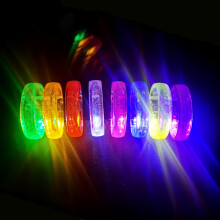 ks LED náramkov Sada svietiacie festivalové príslušenstvo blikajúce hračkárske náramky svietiace v tme LED náramky párty potreby pre