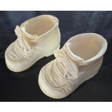 (Ivory) Pitter Patter Ceramic Baby Shoes Ornament