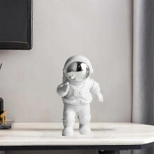 (Silver B) Gyllene Resin Astronaut Figurine Rymdraket Tema Fest Kontors Barnrumsdekor