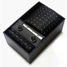 Herenpak met stropdas, stropdas 145x7,5x3,5 cm, enz., inclusief manchetknopen en pochet.