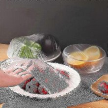 100 stuks wegwerp plastic folie met elastische deksels voor fruitschalen, bekers en andere benodigdheden om voedsel vers te houden in de keuken.