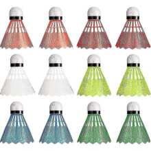 Packung mit 12 Badminton-Federbällen aus Kunststoff, geeignet für Indoor- und Outdoor-Sportarten, Trainingsbälle, zufällige Auswahl