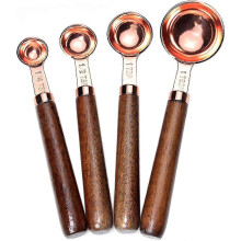 Robusto set di 4 misurini in acciaio inox, set di misurini impilabili placcati in rame con manico in legno di noce per alimenti secchi e