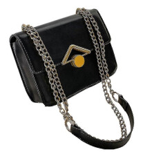 Dámske crossbody kabelky - štýl sedlovej kabelky s klopou