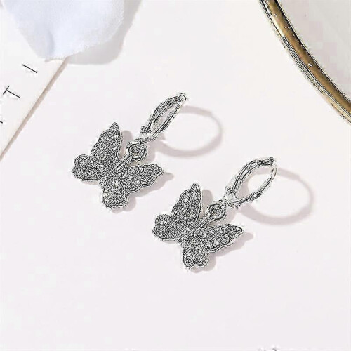 Brincos elegantes com borboletas em strass e banho de ouro. 1