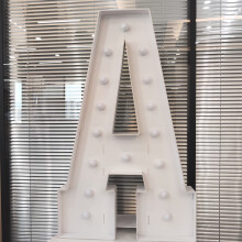 (Letter A) 121,92 cm hohes, kühles weißes LED-Festzelt mit Buchstabentafel und Zahlenanzeige für Hochzeiten, Geburtstage,