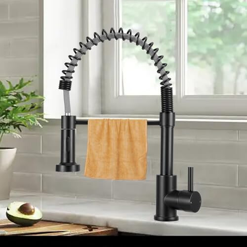 Peppermint Black Kitchen Taps with Pull Out Spray Spring Kitchen Sink Taps 1 Hole Single Lever Sink Mixer Tap with Pull Down Sprayer Dual Functions 2