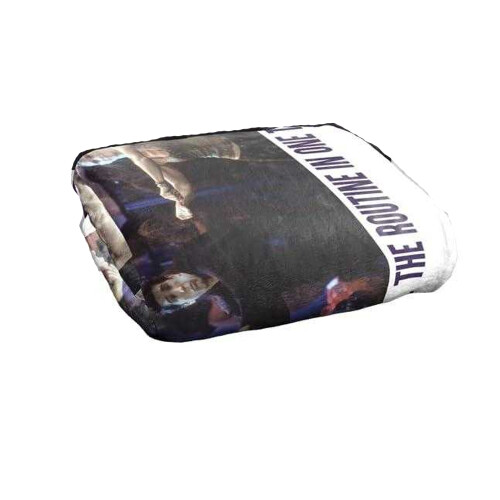Friends (147cm x 91cm, Multicoloured) Friends Nail The Routine Soft Touch Blanket 1