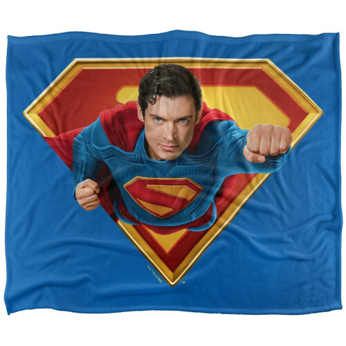 Superman (152cm x 127cm, Multicoloured) Superman Flying Over Shield Blanket
