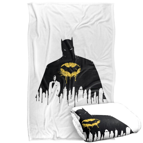 Batman (152cm x 127cm, Multicoloured) Batman City Silhouette Soft Touch Blanket 1