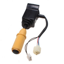 El interruptor 70121201 es compatible con la bocina y la palanca de avance y retroceso de JCB 2CX 406 408 3D-4.