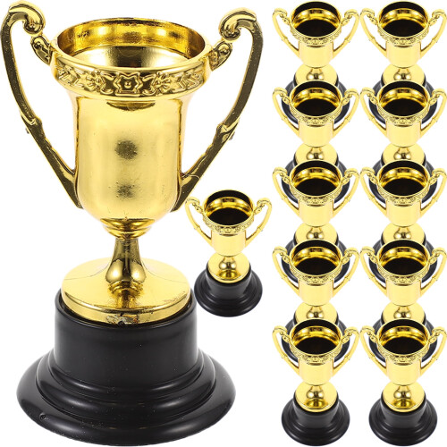 12 mini-guldtroféer för barn - utmärkelser, ceremonier och presenter