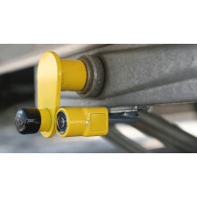 Milenco 3094 Caravan Immobiliser, Two Pieces, Simultaneous Key Action, Yellow