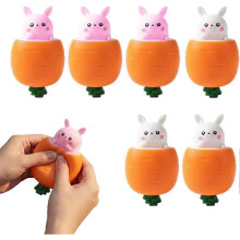 Set di 6 giocattoli da spremere a forma di coniglio e carota per riempire i cestini di Pasqua.