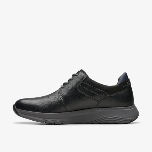 Clarks (Standard, 10.5 (Adults')) Motion Trek PT Black Leather 1