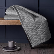 Red Rainbow Bed Throw Blanket Geometric Quilted Velvet Super Soft 150 cm x 200 cm (Grey)
