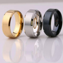 RSAMD2020 Bague de fiançailles/mariage unisexe en acier inoxydable noir et or, tailles 6 à 12.