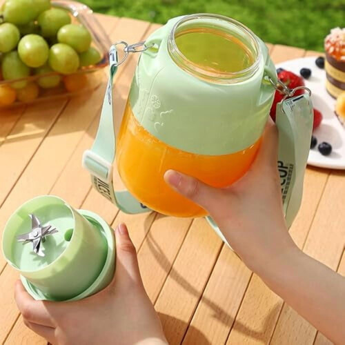Blendgo 800 Portable Blender 28 oz Cordless Handheld Juicer 2
