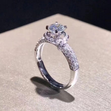 Moissanite Flower Ring 0.8 Karat 925 Sterling Silver