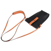 Borsa a tracolla in vera pelle da donna con tasche multiple e tracolla regolabile, colore nero