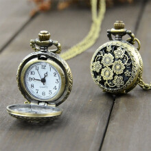 Retro Steampunk Quartz Necklace with Carved Pocket Watch