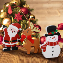 Ensemble de 3 plateaux décoratifs en bois représentant un bonhomme de neige