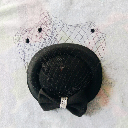 Καπέλο Fascinator για γυναίκες με μαύρη κορδέλα με φιόγκο από δαντέλα 1